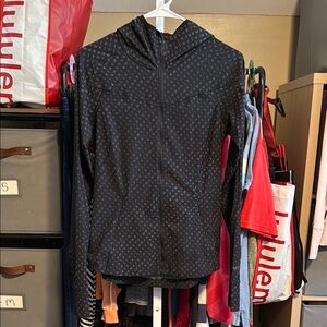 RARE Lululemon Mist Over Windbreaker Sz 4 Mirrorify Black Multi 475